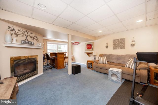 227 JONATHAN DR, North Wales, PA 19454