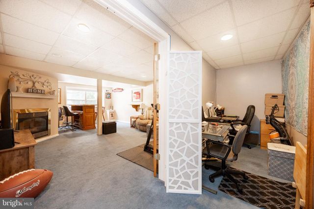 227 JONATHAN DR, North Wales, PA 19454