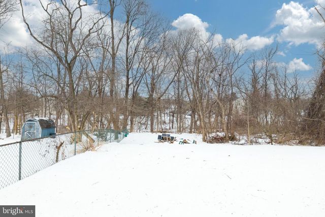 227 JONATHAN DR, North Wales, PA 19454