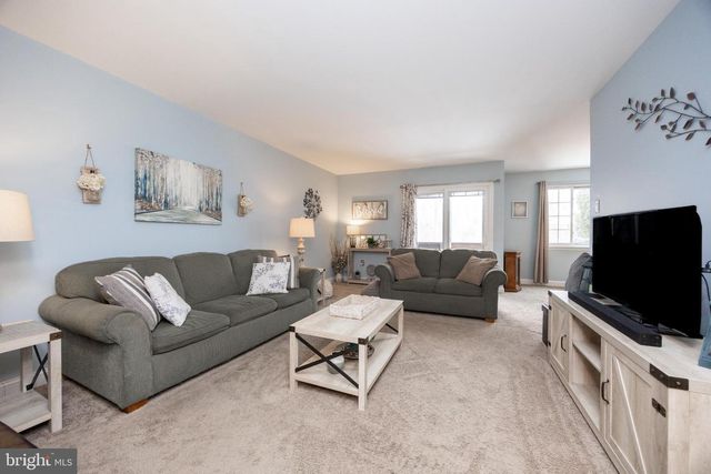 227 JONATHAN DR, North Wales, PA 19454