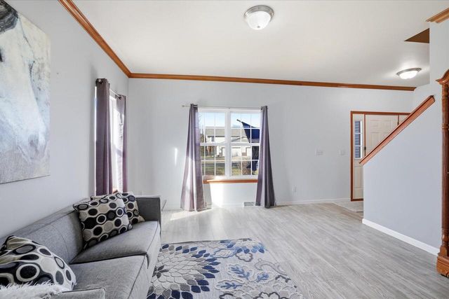 N7716 Maple Ridge ROAD, Oconomowoc, WI 53066