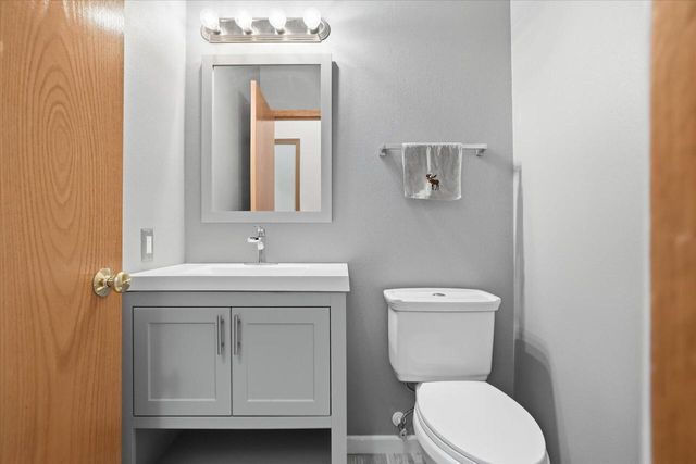 N7716 Maple Ridge ROAD, Oconomowoc, WI 53066