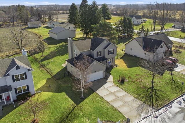 N7716 Maple Ridge ROAD, Oconomowoc, WI 53066