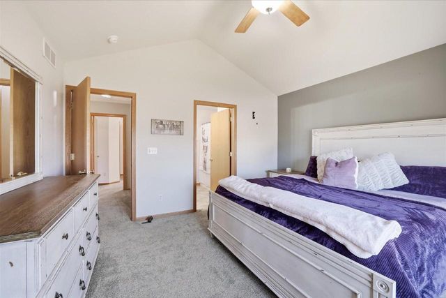 N7716 Maple Ridge ROAD, Oconomowoc, WI 53066