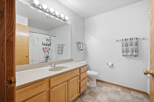 N7716 Maple Ridge ROAD, Oconomowoc, WI 53066