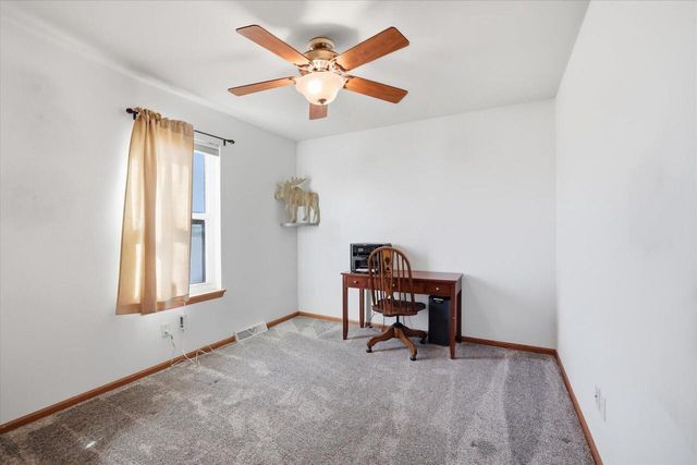 N7716 Maple Ridge ROAD, Oconomowoc, WI 53066