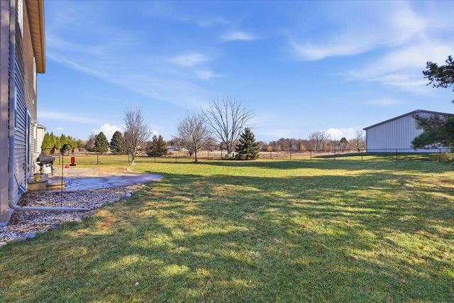 N7716 Maple Ridge ROAD, Oconomowoc, WI 53066