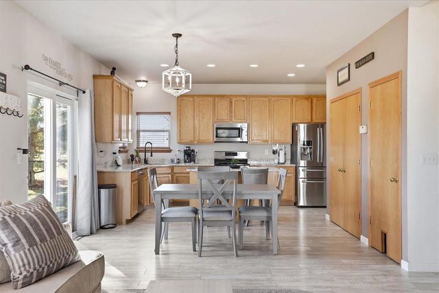 N7716 Maple Ridge ROAD, Oconomowoc, WI 53066