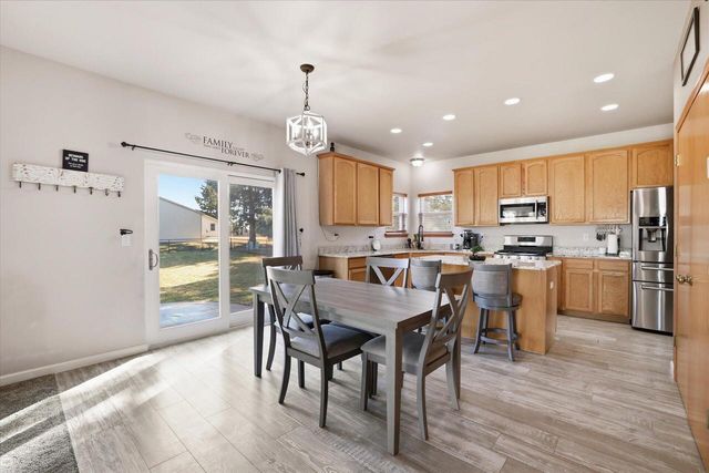 N7716 Maple Ridge ROAD, Oconomowoc, WI 53066