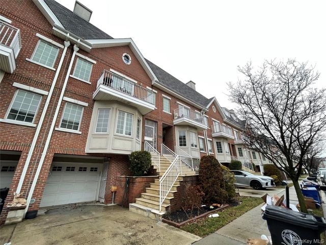 350 Soundview Lane, College Point, NY 11356