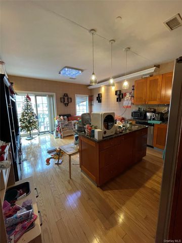 350 Soundview Lane, College Point, NY 11356