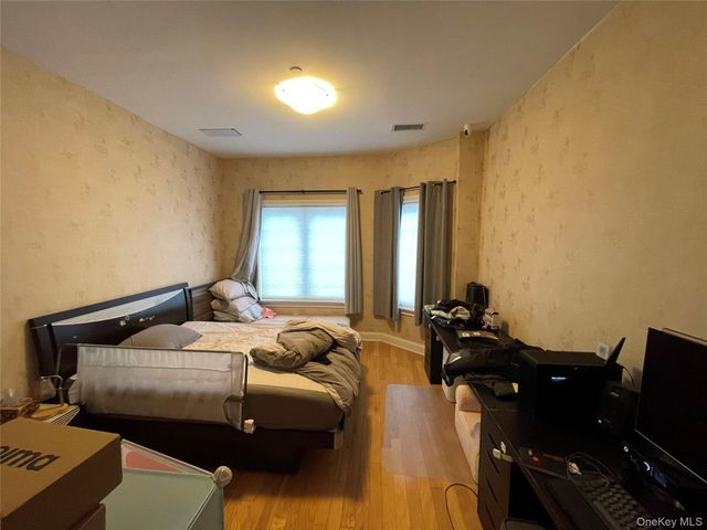 350 Soundview Lane, College Point, NY 11356