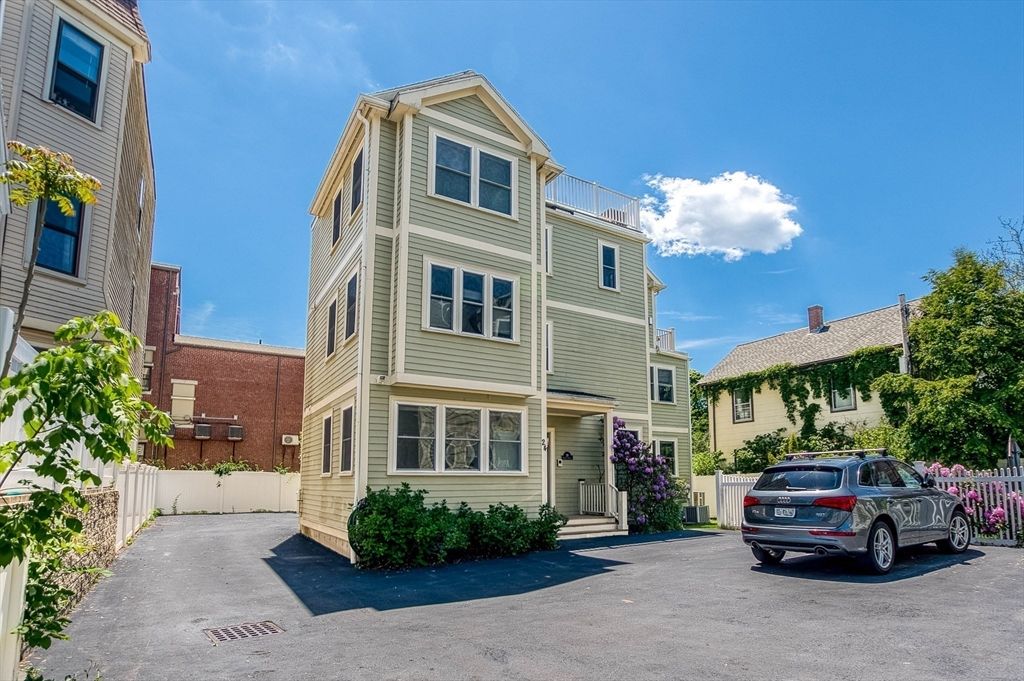 24 Custer St 1, Boston, MA 02130