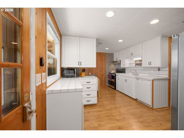 15880 Se BLUFF Rd, Sandy, OR 97055