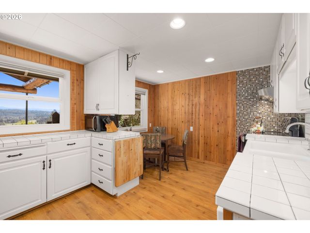 15880 Se BLUFF Rd, Sandy, OR 97055