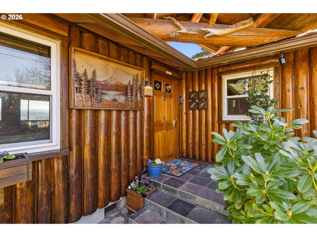 15880 Se BLUFF Rd, Sandy, OR 97055