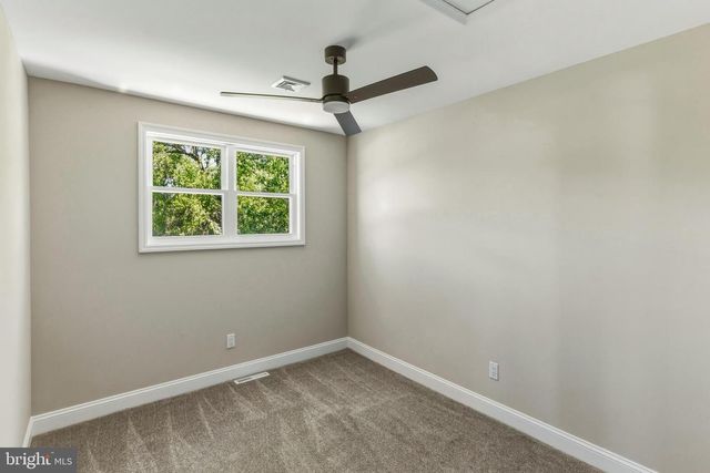 124 WHITMAN, Turnersville, NJ 08012