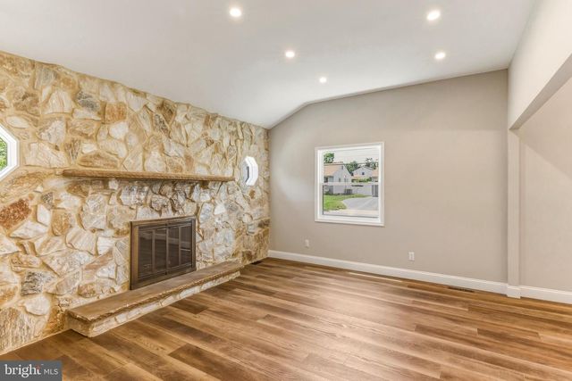 124 WHITMAN, Turnersville, NJ 08012