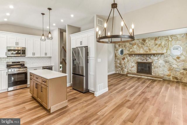 124 WHITMAN, Turnersville, NJ 08012