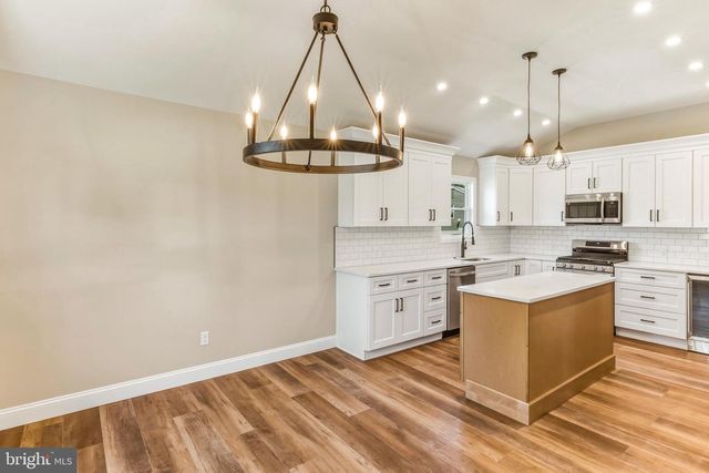 124 WHITMAN, Turnersville, NJ 08012