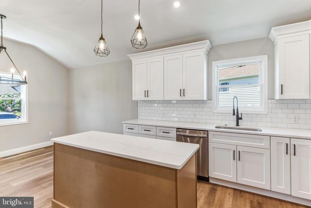 124 WHITMAN, Turnersville, NJ 08012