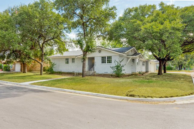 5700 Starling Circle, Haltom City, TX 76117