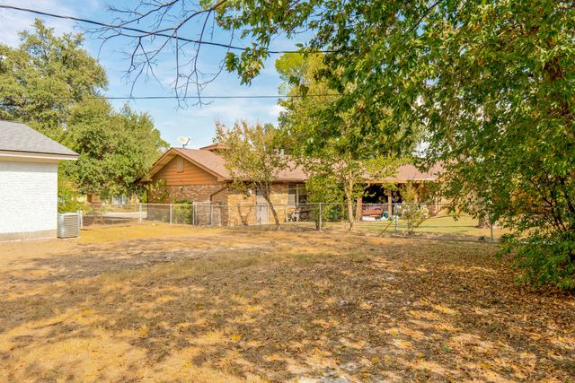 5700 Starling Circle, Haltom City, TX 76117