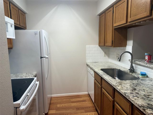 2120 El Paseo Street 1808, Houston, TX 77054