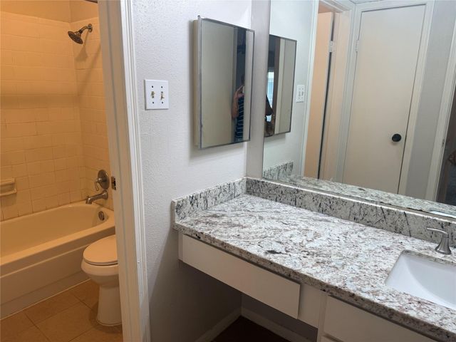 2120 El Paseo Street 1808, Houston, TX 77054