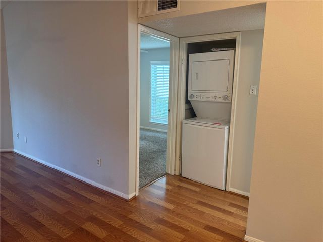 2120 El Paseo Street 1808, Houston, TX 77054