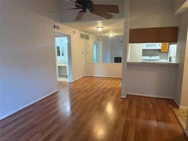 2120 El Paseo Street 1808, Houston, TX 77054