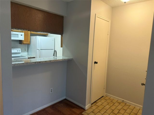 2120 El Paseo Street 1808, Houston, TX 77054