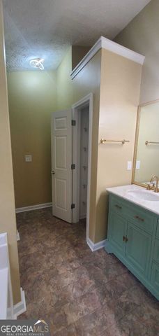 9487 Lakeview Road, Union City, GA 30291