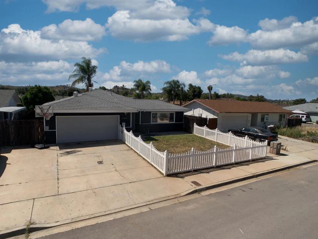 13035 Laurel St., Lakeside, CA 92040