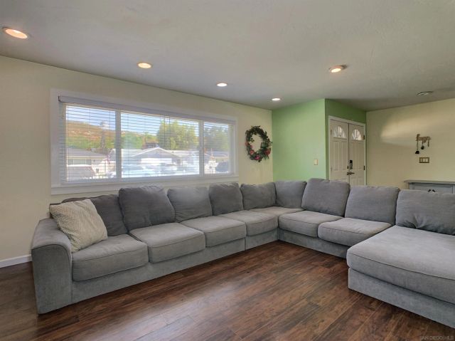 13035 Laurel St., Lakeside, CA 92040