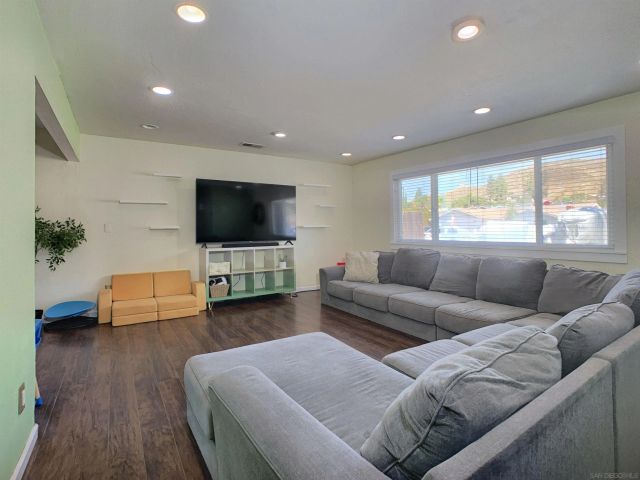 13035 Laurel St., Lakeside, CA 92040