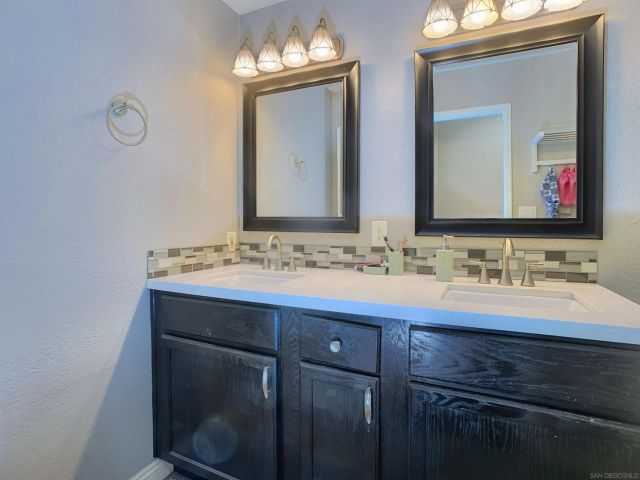 13035 Laurel St., Lakeside, CA 92040