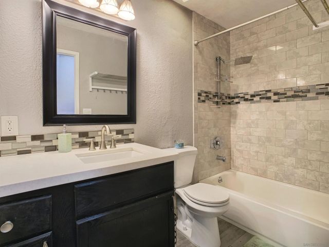 13035 Laurel St., Lakeside, CA 92040