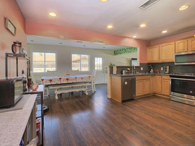 13035 Laurel St., Lakeside, CA 92040