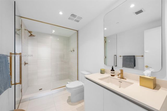 2678 Tigertail Avenue 1806, Miami, FL 33133