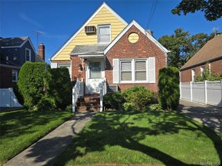 8436 259th Street, Floral Park, NY 11001