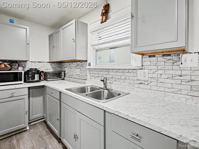 7268 Hupp Avenue, Warren, MI 48091