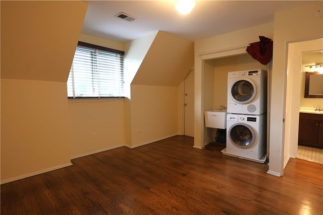 5922 Howe St 304, Shadyside, PA 15232