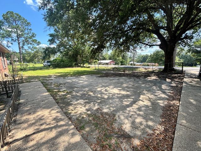 1889 Dyras Road, Cottonwood, AL 36320