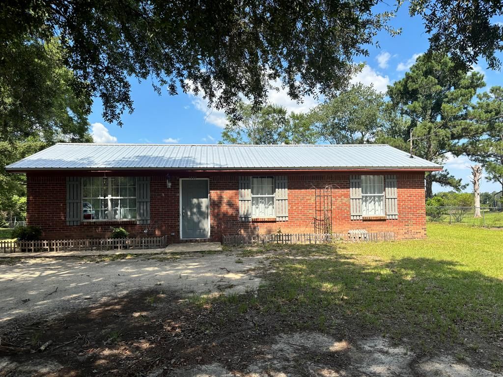 1889 Dyras Road, Cottonwood, AL 36320