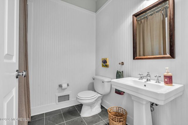 100 South Street, Brielle, NJ 08730