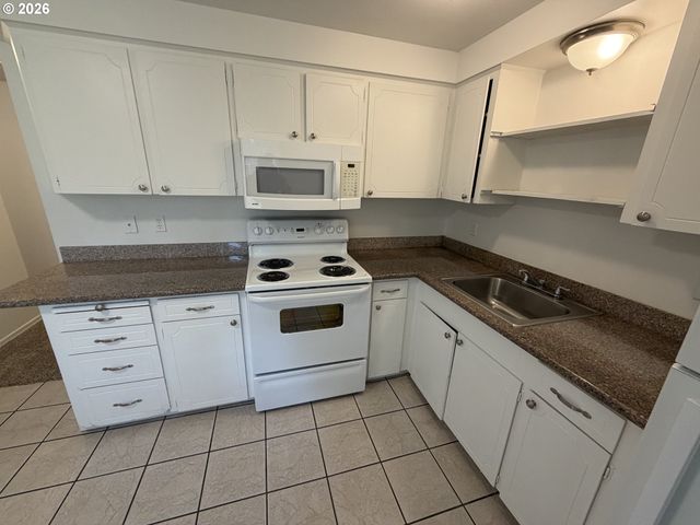 1760 Se 9TH St, Gresham, OR 97080
