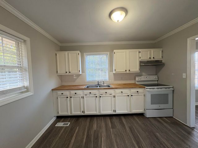 2310 N Chamberlain Avenue, Chattanooga, TN 37406