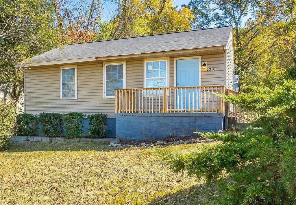 2310 N Chamberlain Avenue, Chattanooga, TN 37406