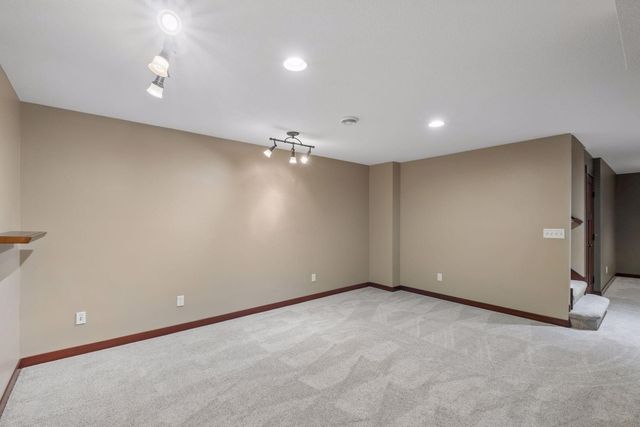 14272 Grantaire Lane N, Hugo, MN 55038